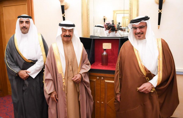 Bahrain Crown Prince delivers sample of discovered rock oil