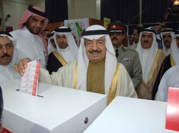 PM Khalifa bin Salman Al Khalifa votes in legislative elections (archive)